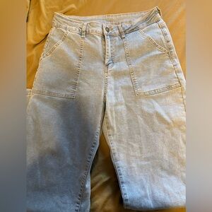 Light denim wash women’s jeans size 8